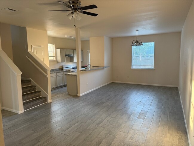 Building Photo - 6410 Waldron Dr