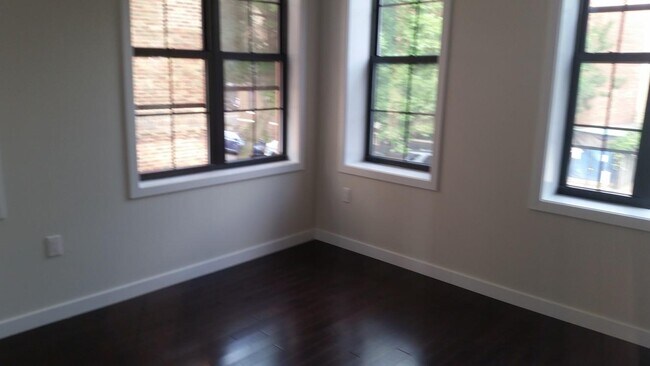 Building Photo - 3279 33rd St