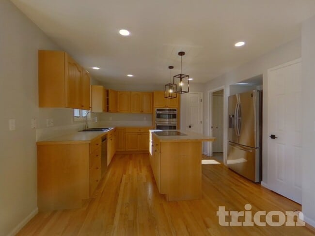 Building Photo - 1760 Overlook Dr