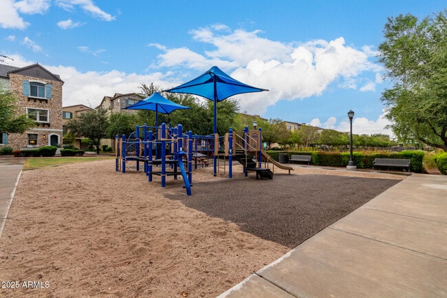 Building Photo - 1634 E Canyon Creek Dr