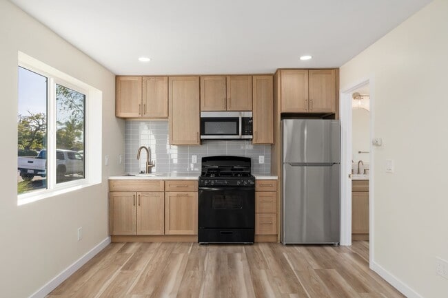 Building Photo - 3030 Skipper St