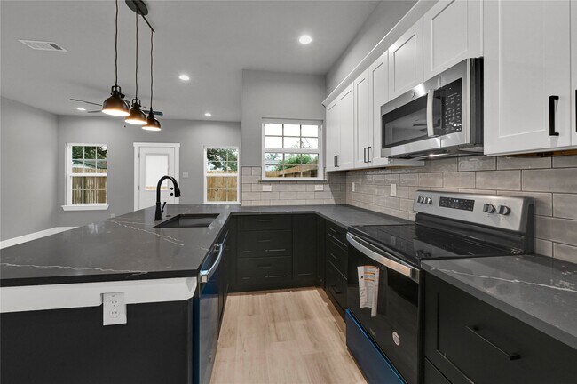 Foto del edificio - 7415 Hezekiah Ln