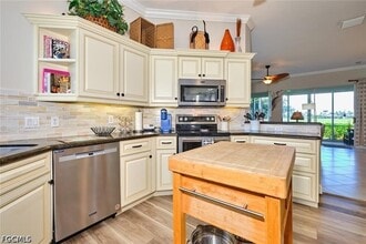 Building Photo - 9240 Willowcrest Ct