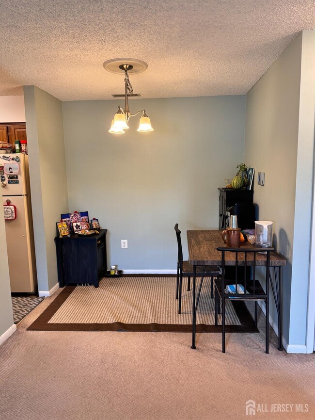 Building Photo - 2107 Ravens Crest Dr