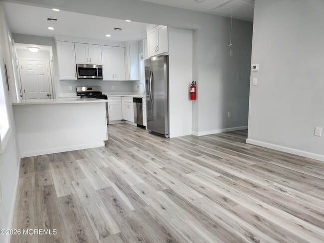 Foto del edificio - 399 Monmouth Ave