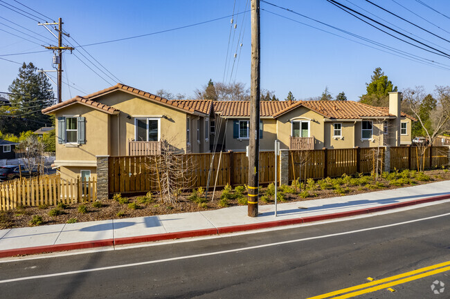 Foto del edificio - Coral Homes Duplexes