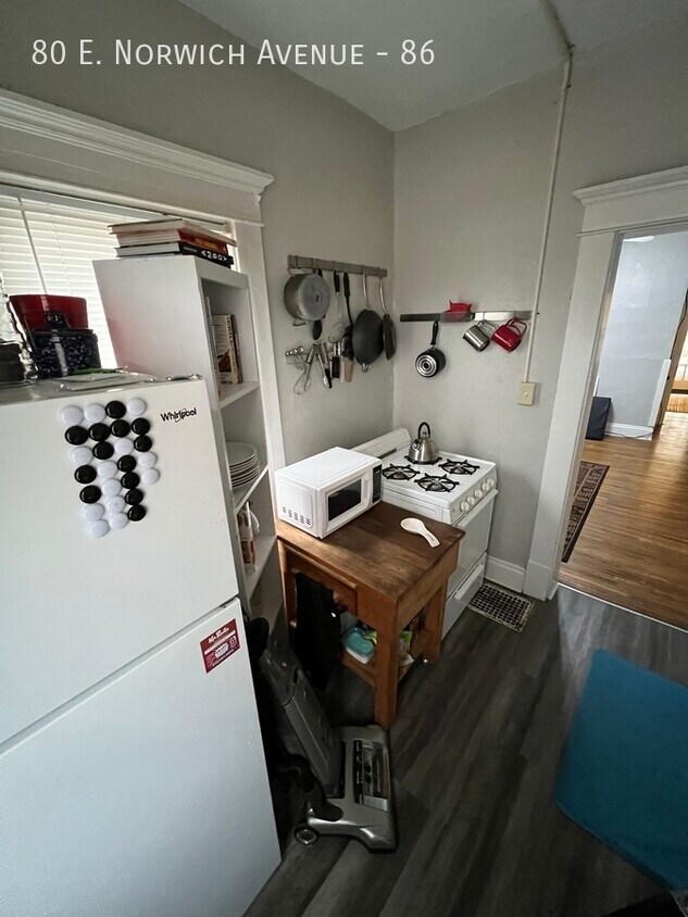 Primary Photo - Awesome 2 Beds 1 Bath on Norwich!