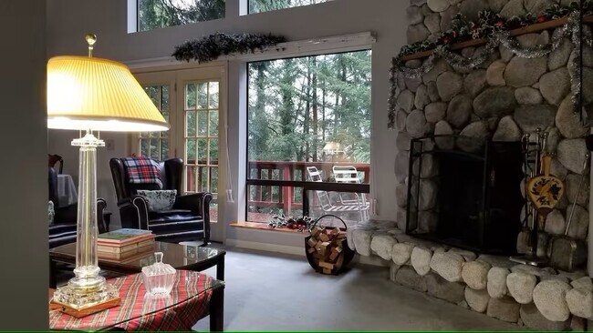 Foto del edificio - 1881 Cliff Rd