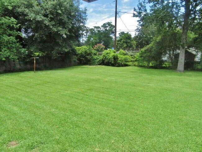 Building Photo - 2120 Briarcliff Dr