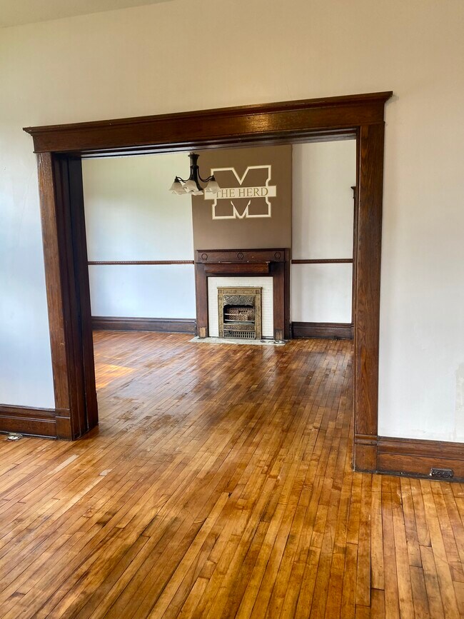 Building Photo - 1555 5th Ave