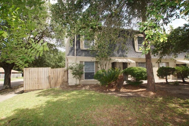 Building Photo - 8330 Beechnut St