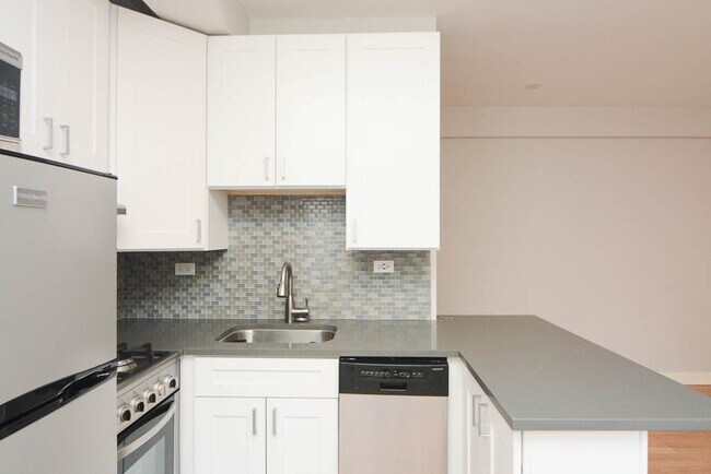 Foto del edificio - 511 W Belmont Ave