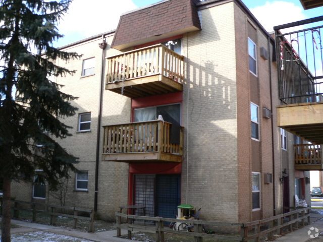 Building Photo - 820 Piper Ln