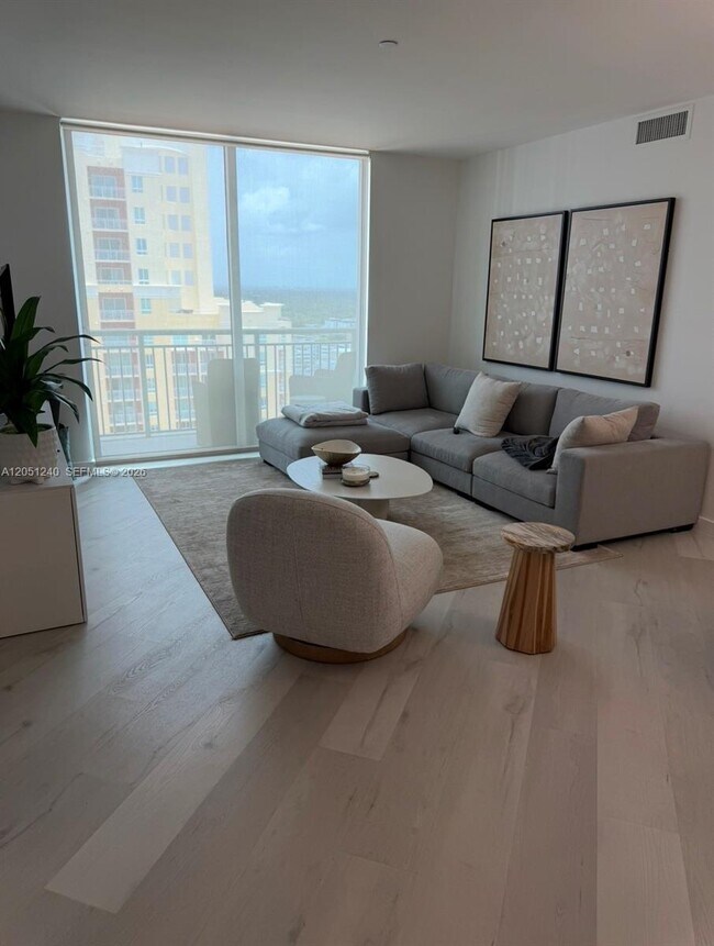 Foto del edificio - 9066 SW 73rd Ct