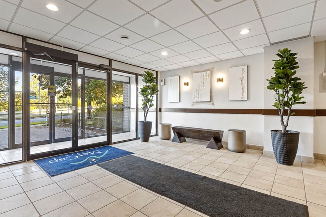 Building Photo - 2900 Carling Avenue