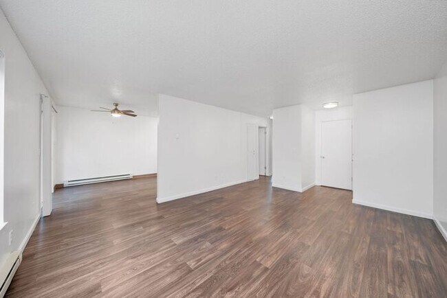 Building Photo - 3 bedroom 1 bath apt!