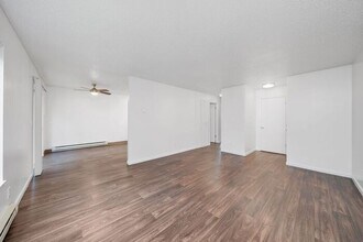Building Photo - 6041 N Fessenden St