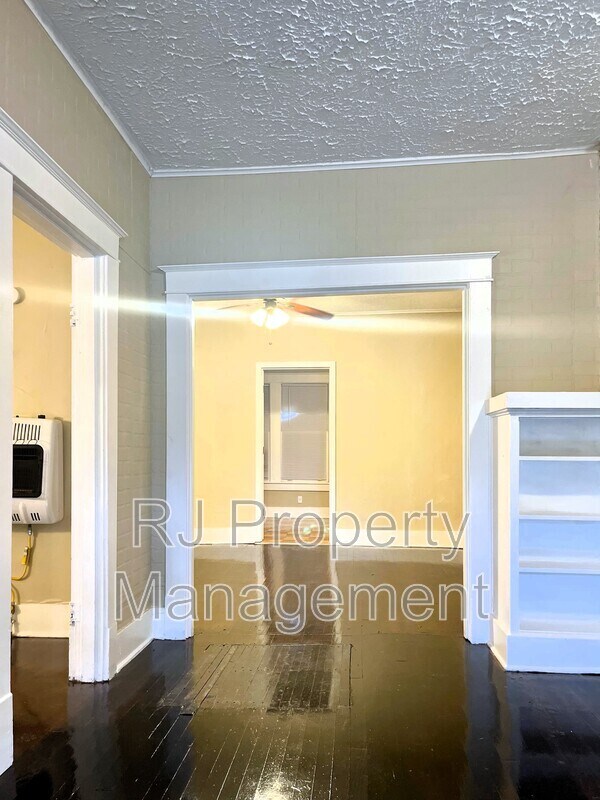 Foto del edificio - 1267 Englewood St