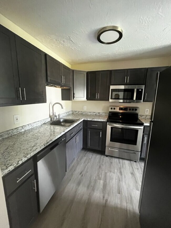 Foto del edificio - Gorgeous Renovated Townhouse!