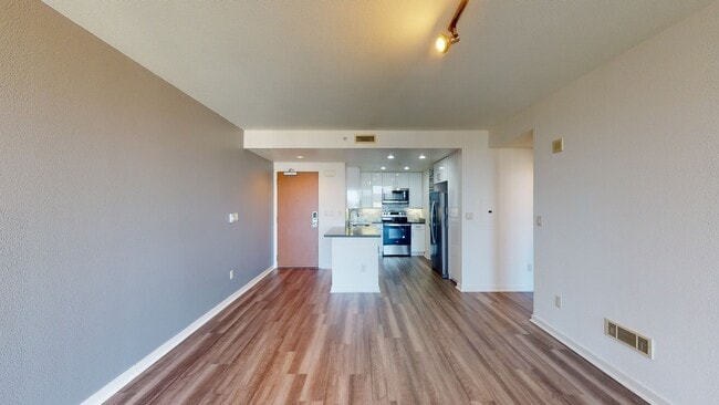 Interior Photo - 388 Beale