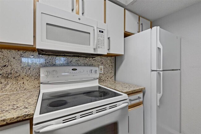 Building Photo - 2212 Grand Cayman Ct