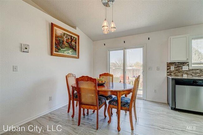 Building Photo - 4 br, 2 bath House - 2120 E Colorado Ave
