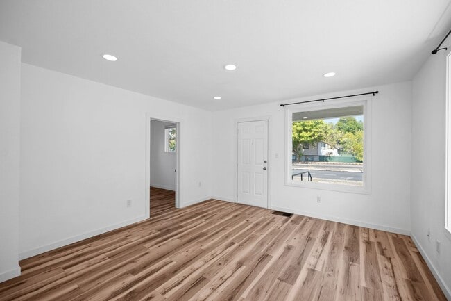 Building Photo - Northeast Spokane Home - Completely Remode...