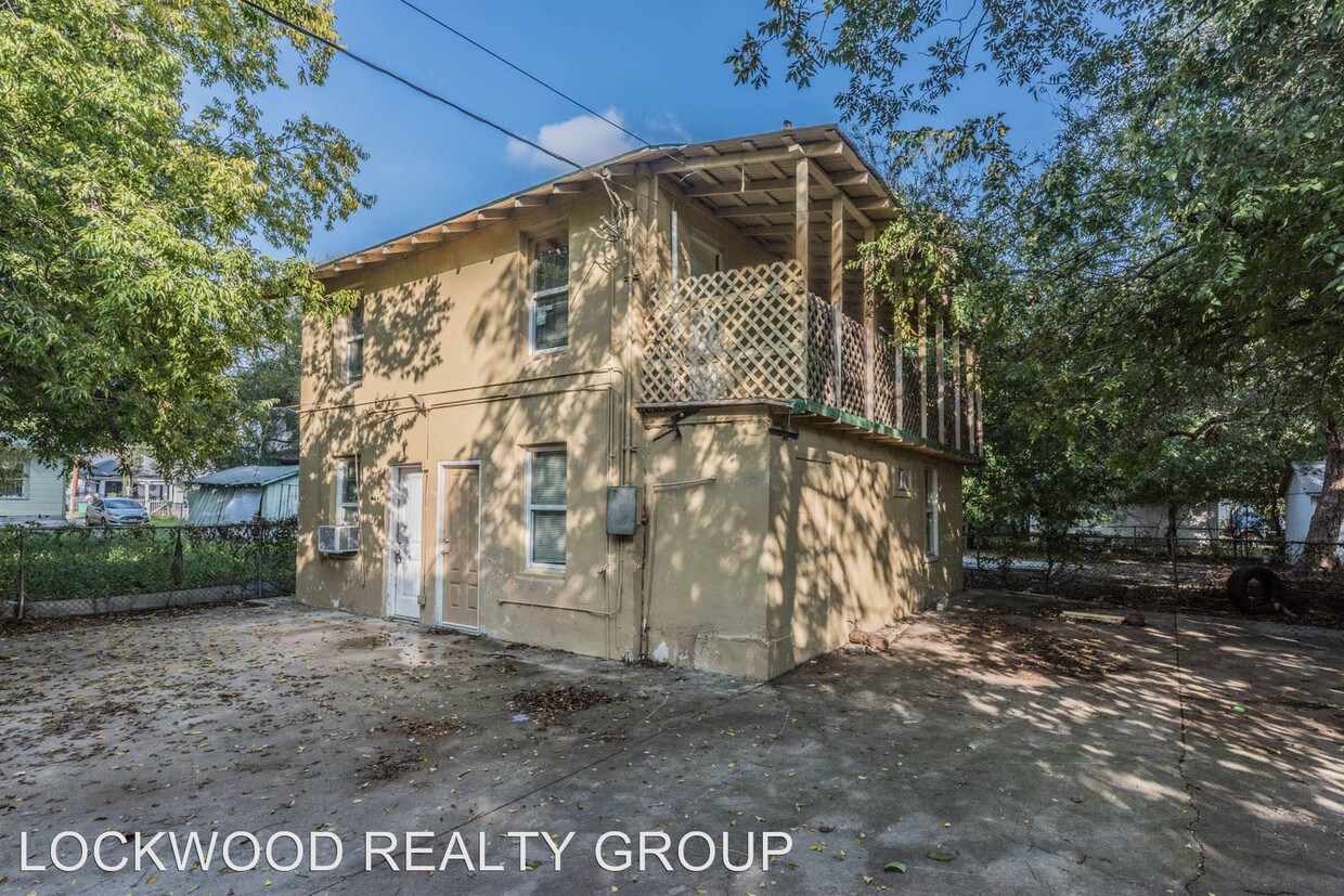 Primary Photo - 3914 S Presa St