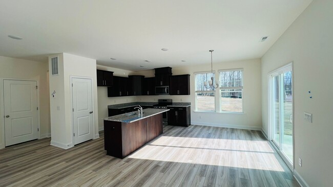 Building Photo - 905 Green Gable Dr