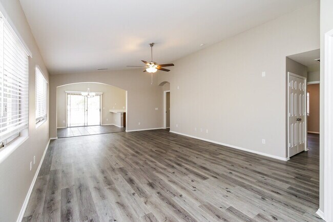 Foto del edificio - 5322 W Jessica Ln