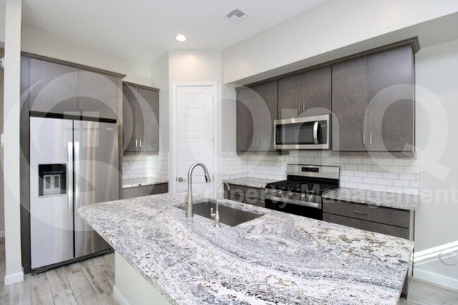 Building Photo - 4855 E Village Dr