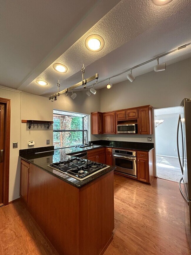 Foto del edificio - Charming Bellevue Home With Flexible Lease...