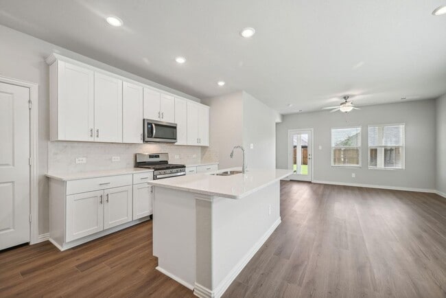 Building Photo - 706 Hemingway Ln