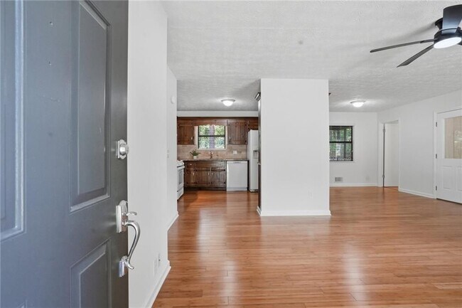 Foto del edificio - 4100 Dustin Dr NW