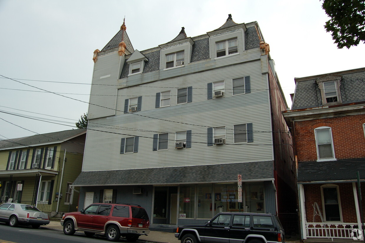 Foto del edificio - 108 S Main St