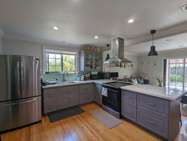 Building Photo - 3045 Spring Garden Dr