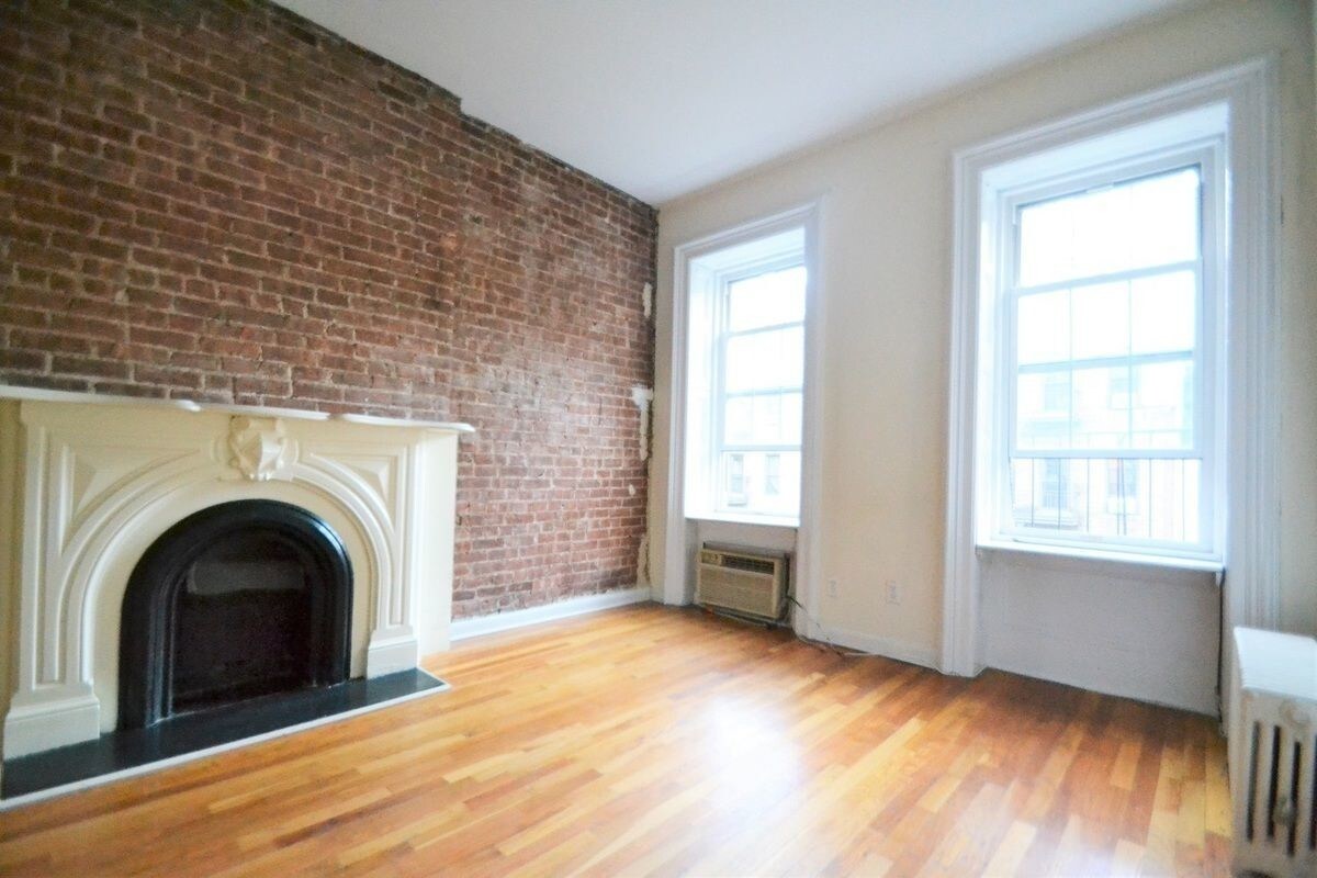 Foto principal - 329 E 52nd St