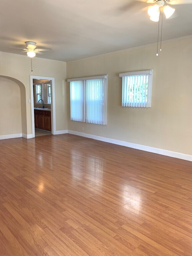 Foto del edificio - 204 E Maple St