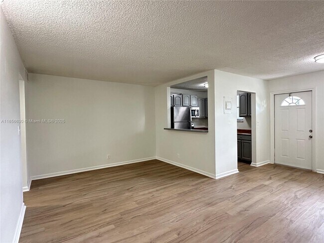 Foto del edificio - 5661 SW 36th Ct