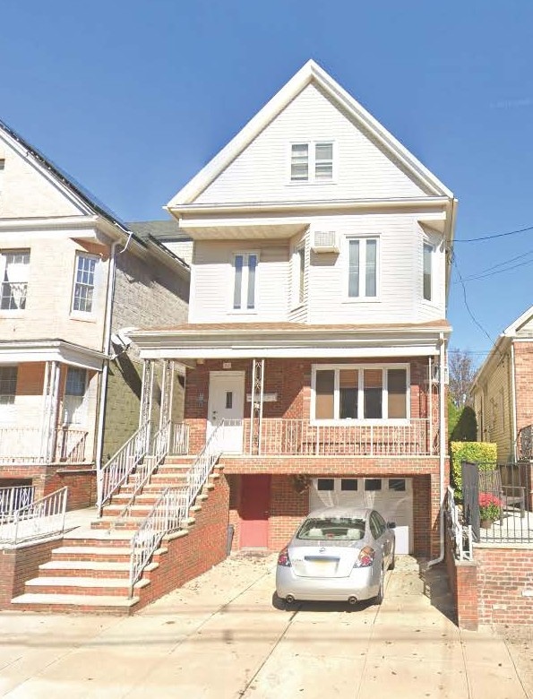 Primary Photo - 31 W 10th St