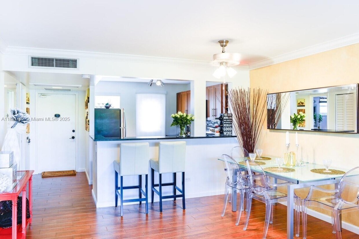 Foto principal - 445 NE 195th St