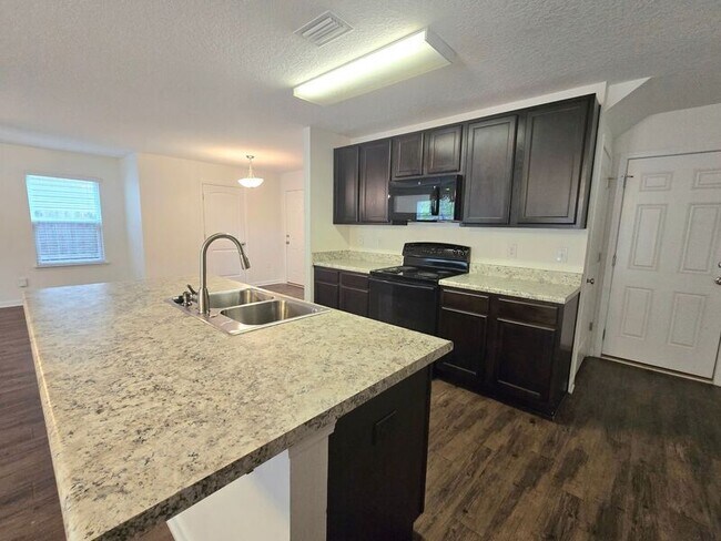 Foto del edificio - 5860 Magnolia Bend Blvd
