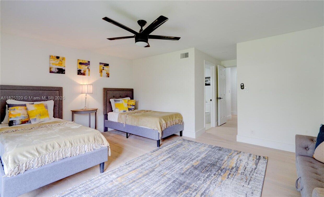 Foto principal - 347 NE 110th St