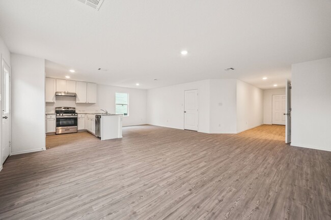 Building Photo - REDUCED DEPOSIT!!!   Brand New Open Floor ...