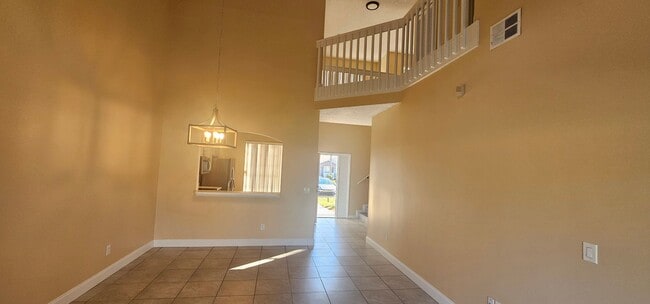 Building Photo - 14560 Laguna Beach Cir