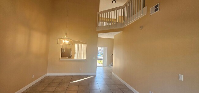 Foto del edificio - 14560 Laguna Beach Cir