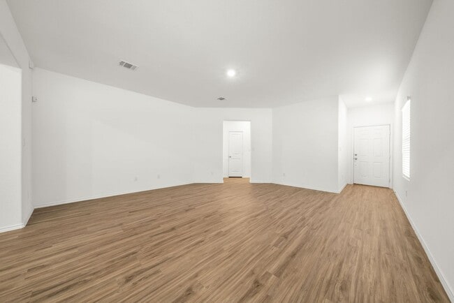 Building Photo - 101 Blue Blaze Trl Georgetown, TX 78626
