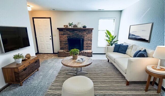 Foto del edificio - Corner Townhome with a Bedroom Balcony Overlooking Lake Tapawingo