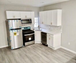 Building Photo - 1536 S Napa St