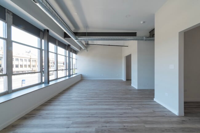 Building Photo - 2202 Lombard Ave